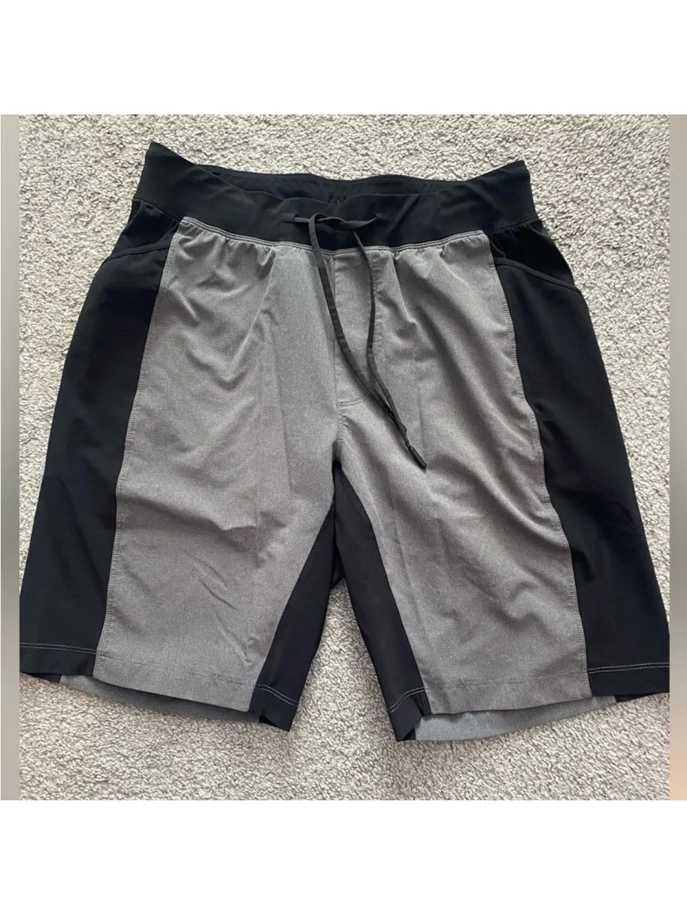 Lululemon Men’s 2 in 1 shorts 9”